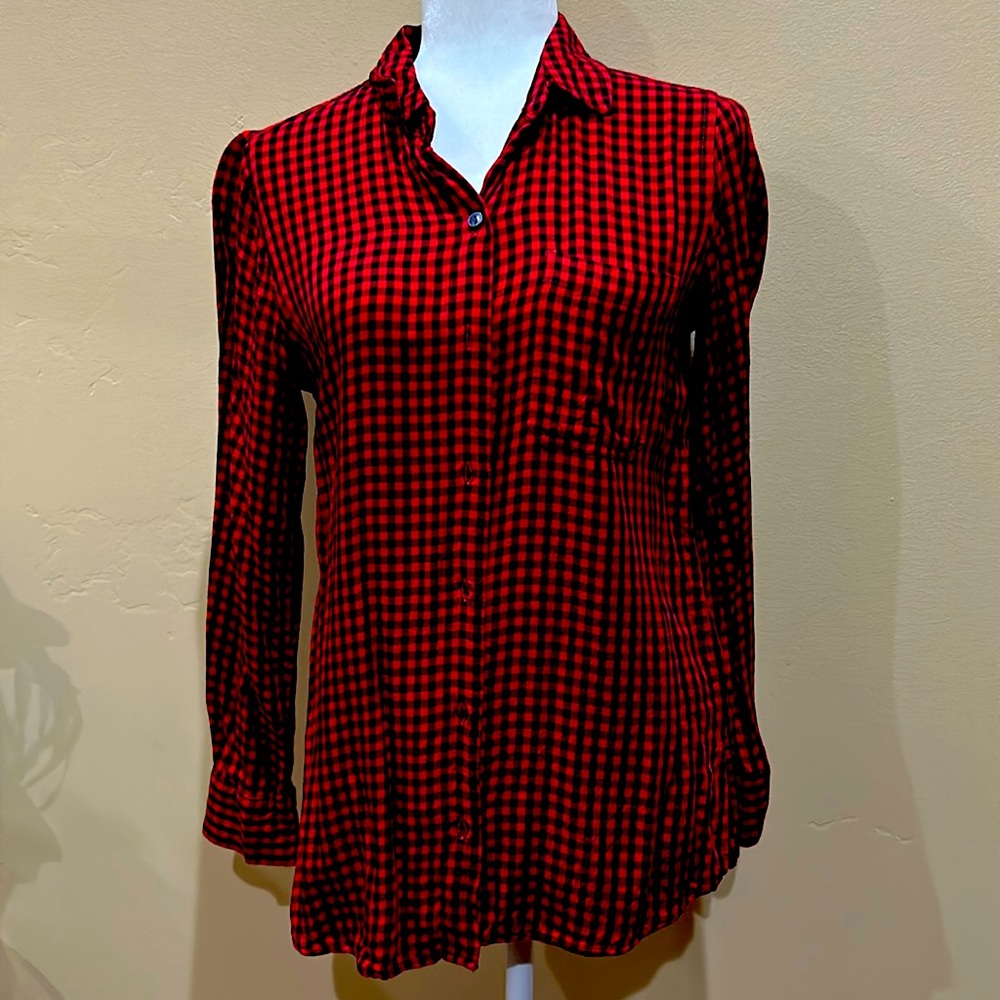 Black/red plaid shirt